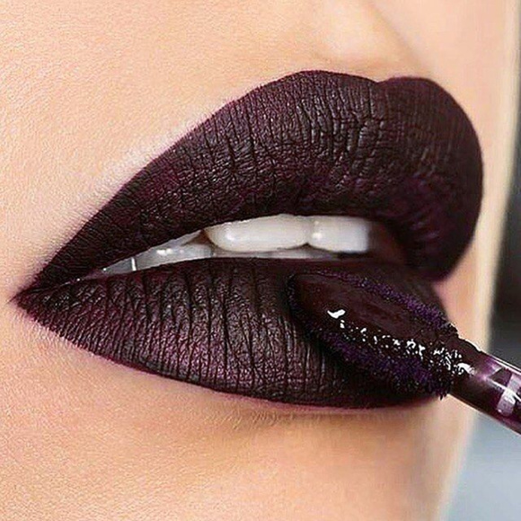 NIB MAC "UNIFORMLY FABULOUS" Retro Liquid lipstick - Picture 1 of 6